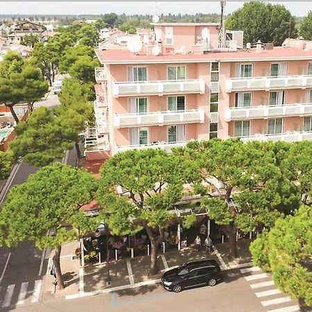 Hotel D'Annunzio Лидо-ди-Езоло Экстерьер фото