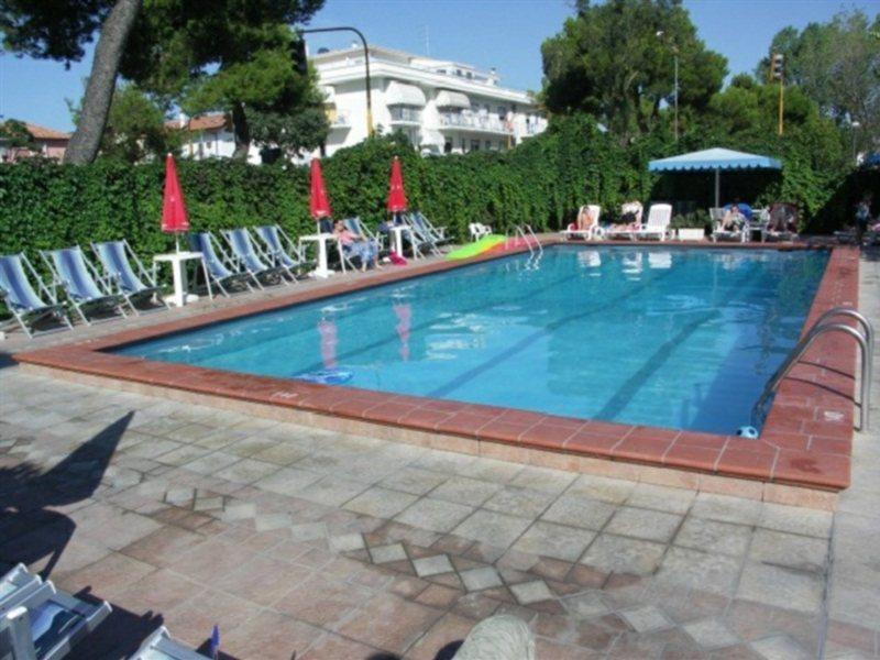 Hotel D'Annunzio Лидо-ди-Езоло Экстерьер фото